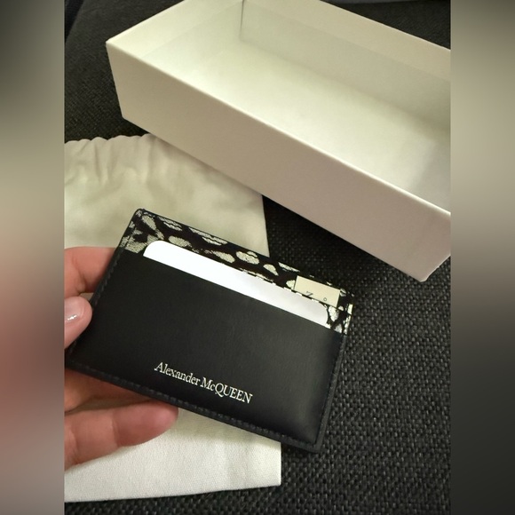 Alexander McQueen Black Card Holder with silver animal print / new in box - Picture 1 of 2